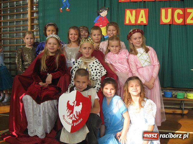 Zdjęcie w galerii na portalu naszraciborz.pl: Pasowanie na pierwszaka wiadomości z regionu