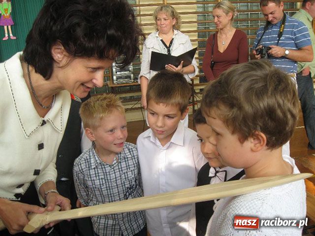 Zdjęcie w galerii na portalu naszraciborz.pl: Pasowanie na pierwszaka wiadomości z regionu