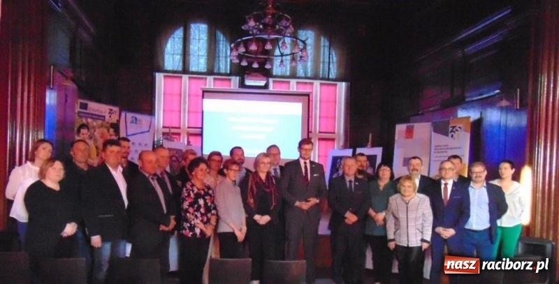 Zdjęcie w galerii na portalu naszraciborz.pl: W I LO dyskutowali o Inicjatywie Sołeckiej wiadomości z regionu