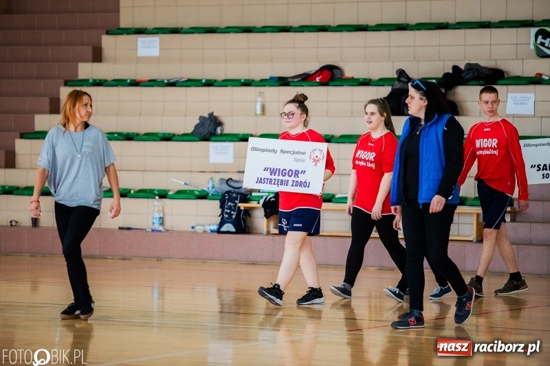 Zdjęcie w galerii na portalu naszraciborz.pl: 17. edycja Śląskiego Turnieju Badmintona Olimpiad Specjalnych wiadomości z regionu