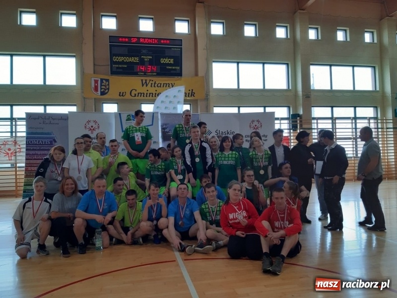 Zdjęcie w galerii na portalu naszraciborz.pl: 17. edycja Śląskiego Turnieju Badmintona Olimpiad Specjalnych wiadomości z regionu