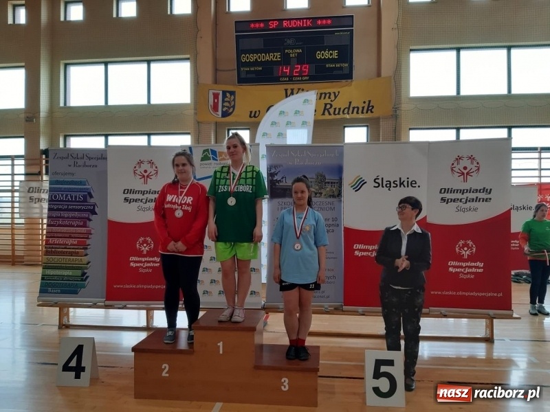 Zdjęcie w galerii na portalu naszraciborz.pl: 17. edycja Śląskiego Turnieju Badmintona Olimpiad Specjalnych wiadomości z regionu