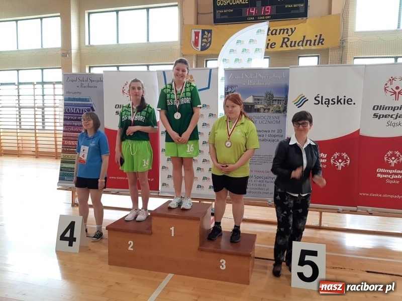 Zdjęcie w galerii na portalu naszraciborz.pl: 17. edycja Śląskiego Turnieju Badmintona Olimpiad Specjalnych wiadomości z regionu