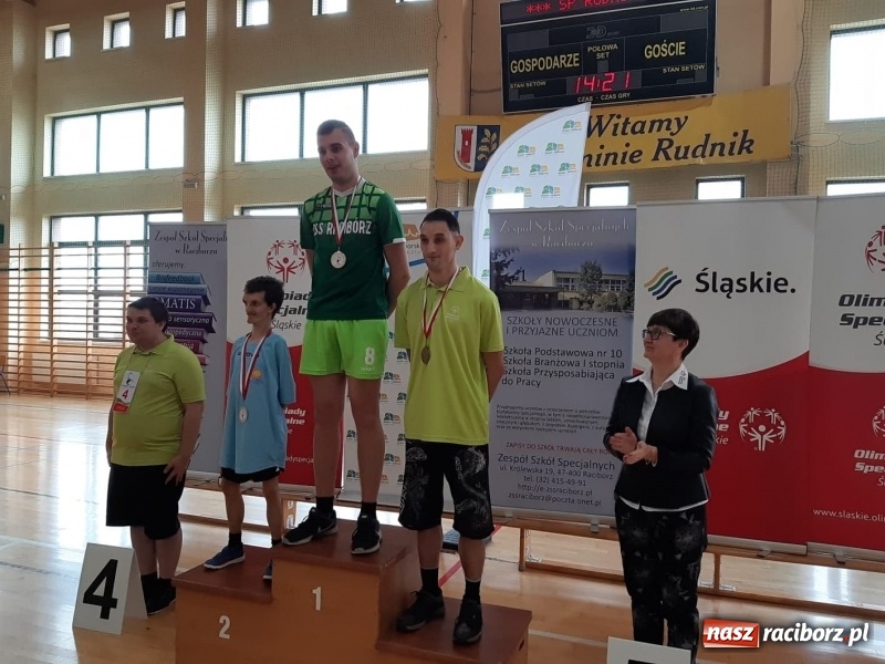 Zdjęcie w galerii na portalu naszraciborz.pl: 17. edycja Śląskiego Turnieju Badmintona Olimpiad Specjalnych wiadomości z regionu