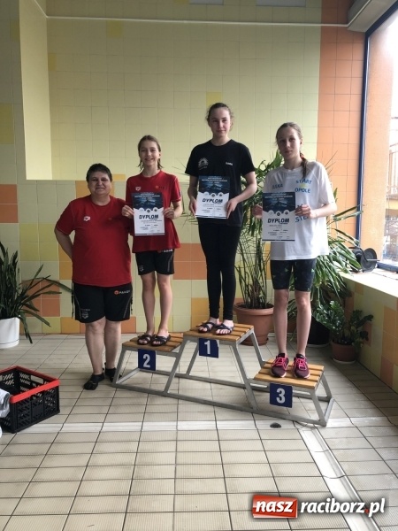 Zdjęcie w galerii na portalu naszraciborz.pl: Dobra passa pływaków z SP 15  wiadomości z regionu