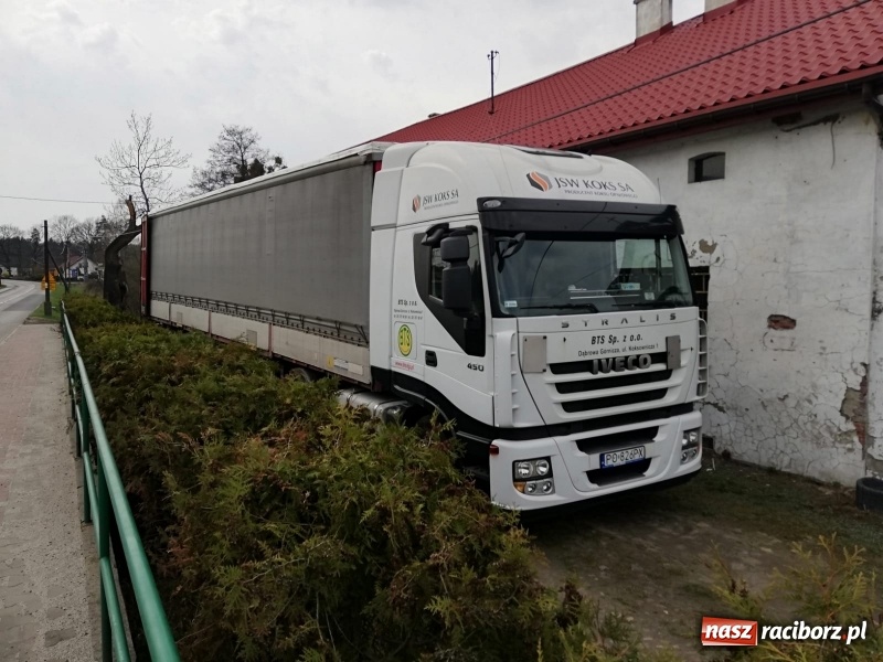Zdjęcie w galerii na portalu naszraciborz.pl: Bomba w centrum wsi przestała tykać! Ogromne koszty operacji wiadomości z regionu