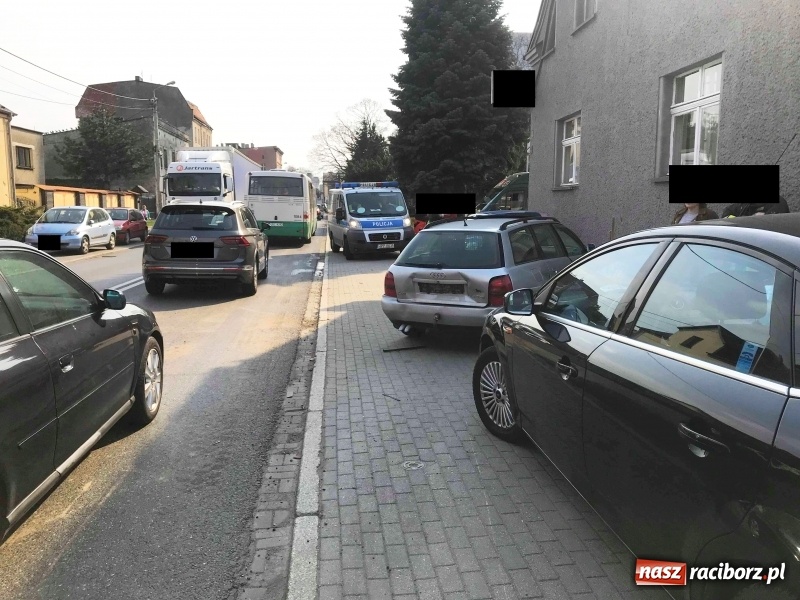 Zdjęcie w galerii na portalu naszraciborz.pl: Cztery auta zderzyły się w Raciborzu. Audi uderzyło w ogrodzenie w Zawadzie FOTO wiadomości z regionu