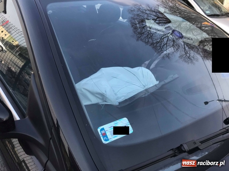 Zdjęcie w galerii na portalu naszraciborz.pl: Cztery auta zderzyły się w Raciborzu. Audi uderzyło w ogrodzenie w Zawadzie FOTO wiadomości z regionu