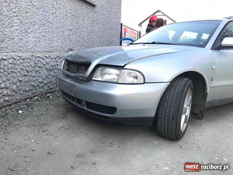 Zdjęcie w galerii na portalu naszraciborz.pl: Cztery auta zderzyły się w Raciborzu. Audi uderzyło w ogrodzenie w Zawadzie FOTO wiadomości z regionu