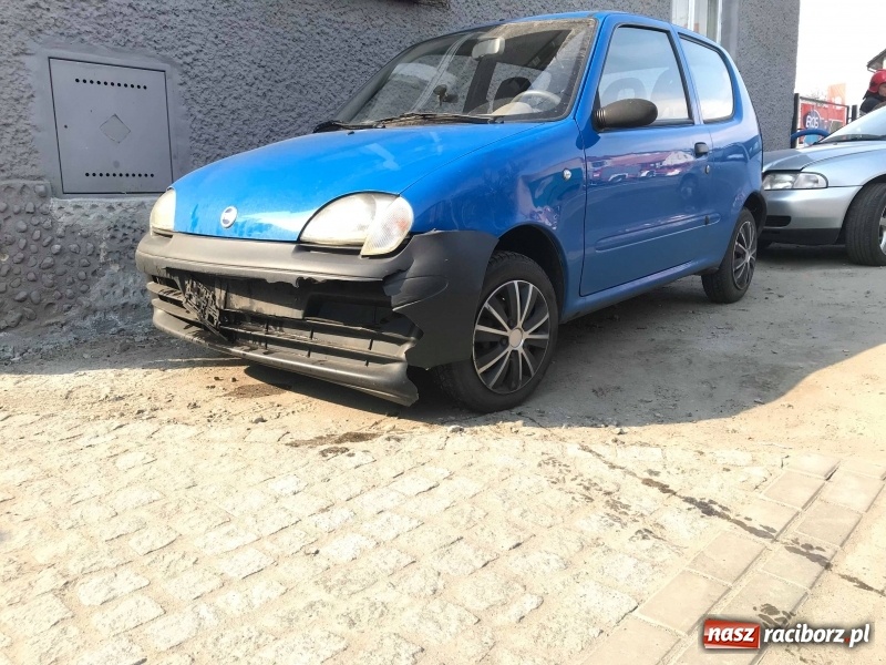 Zdjęcie w galerii na portalu naszraciborz.pl: Cztery auta zderzyły się w Raciborzu. Audi uderzyło w ogrodzenie w Zawadzie FOTO wiadomości z regionu