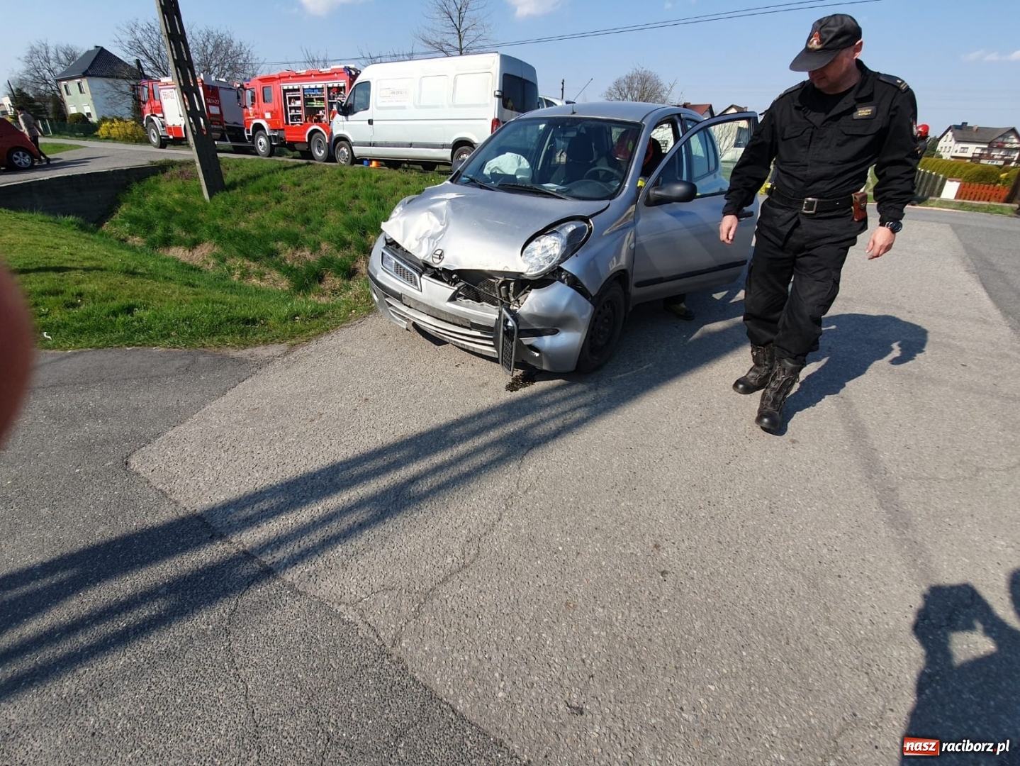 Zdjęcie w galerii na portalu naszraciborz.pl: Nissan i renault zderzyły się w Chałupkach  wiadomości z regionu