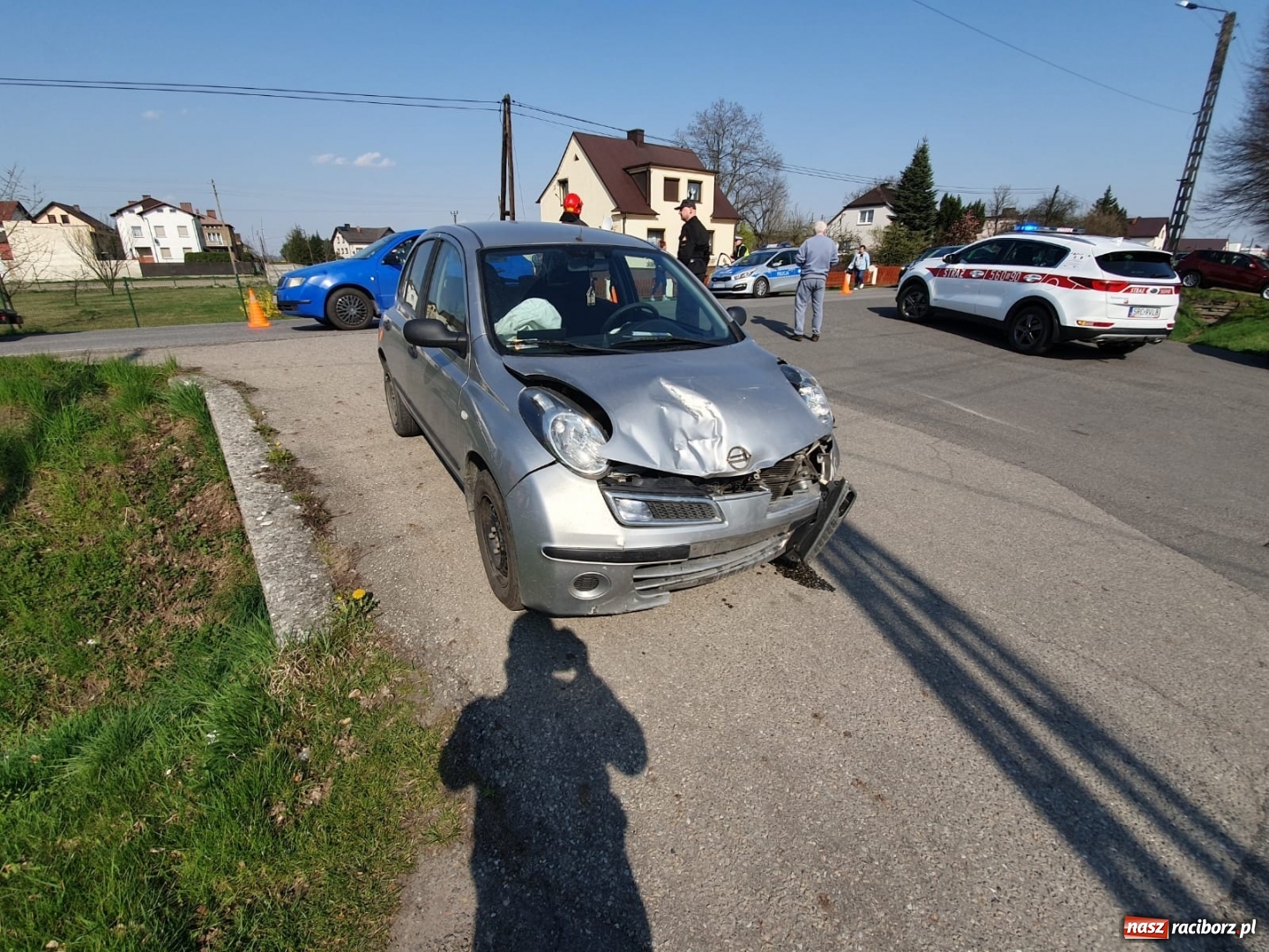 Zdjęcie w galerii na portalu naszraciborz.pl: Nissan i renault zderzyły się w Chałupkach  wiadomości z regionu