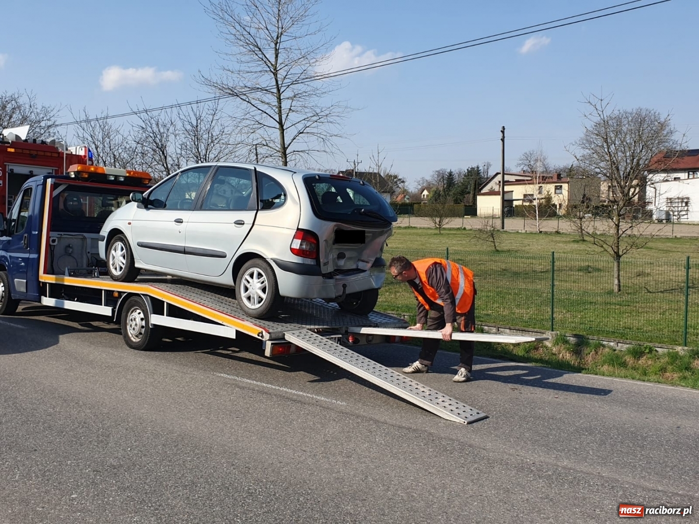Zdjęcie w galerii na portalu naszraciborz.pl: Nissan i renault zderzyły się w Chałupkach  wiadomości z regionu