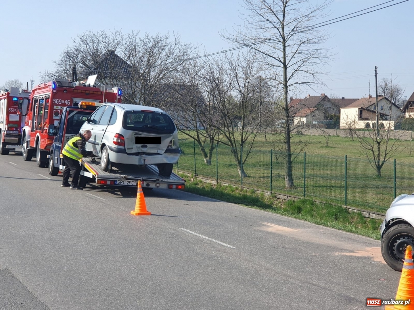 Zdjęcie w galerii na portalu naszraciborz.pl: Nissan i renault zderzyły się w Chałupkach  wiadomości z regionu