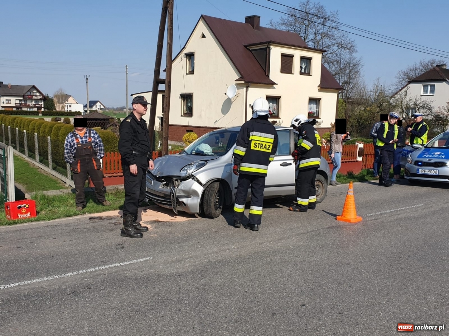 Zdjęcie w galerii na portalu naszraciborz.pl: Nissan i renault zderzyły się w Chałupkach  wiadomości z regionu