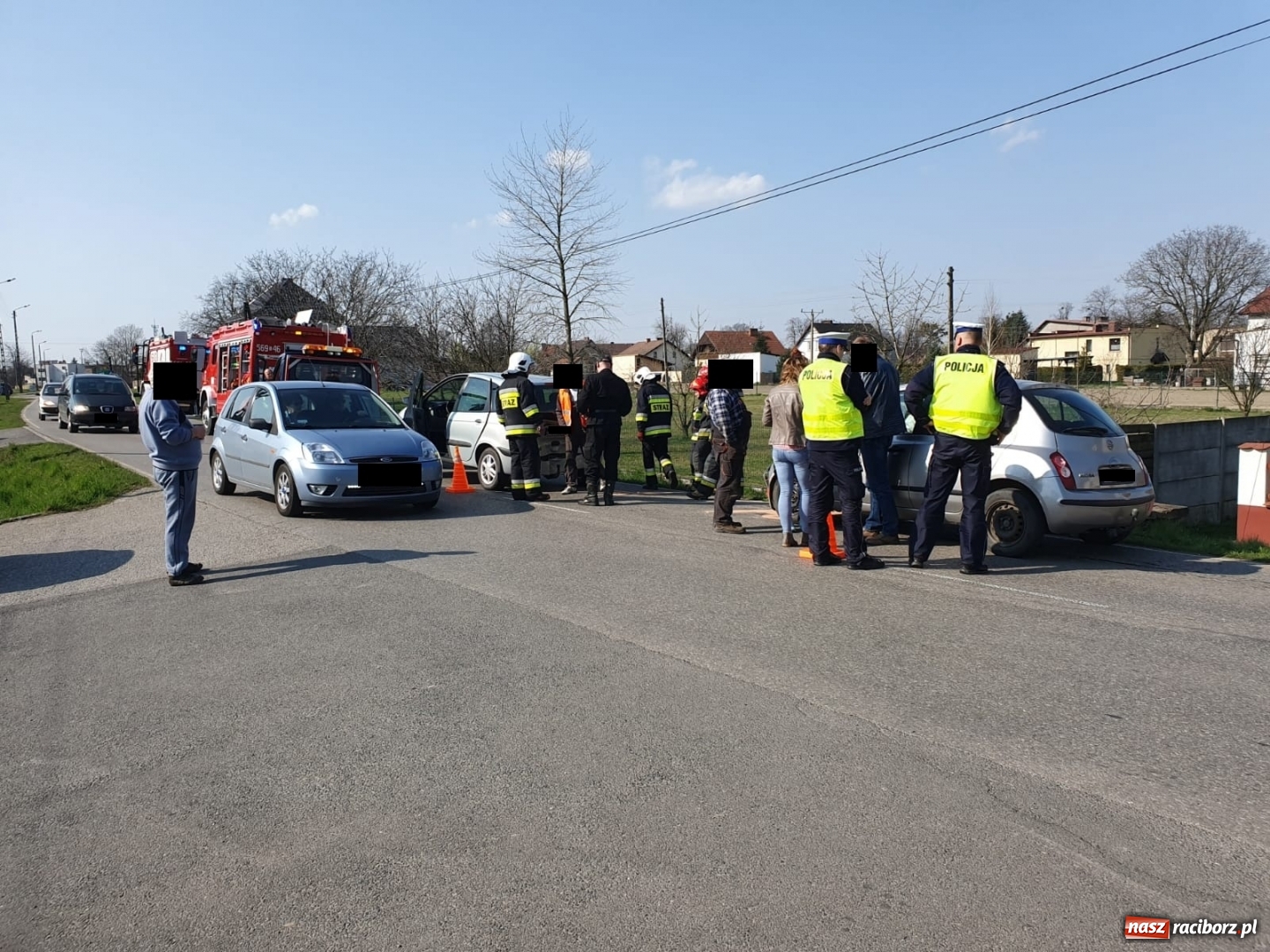 Zdjęcie w galerii na portalu naszraciborz.pl: Nissan i renault zderzyły się w Chałupkach  wiadomości z regionu