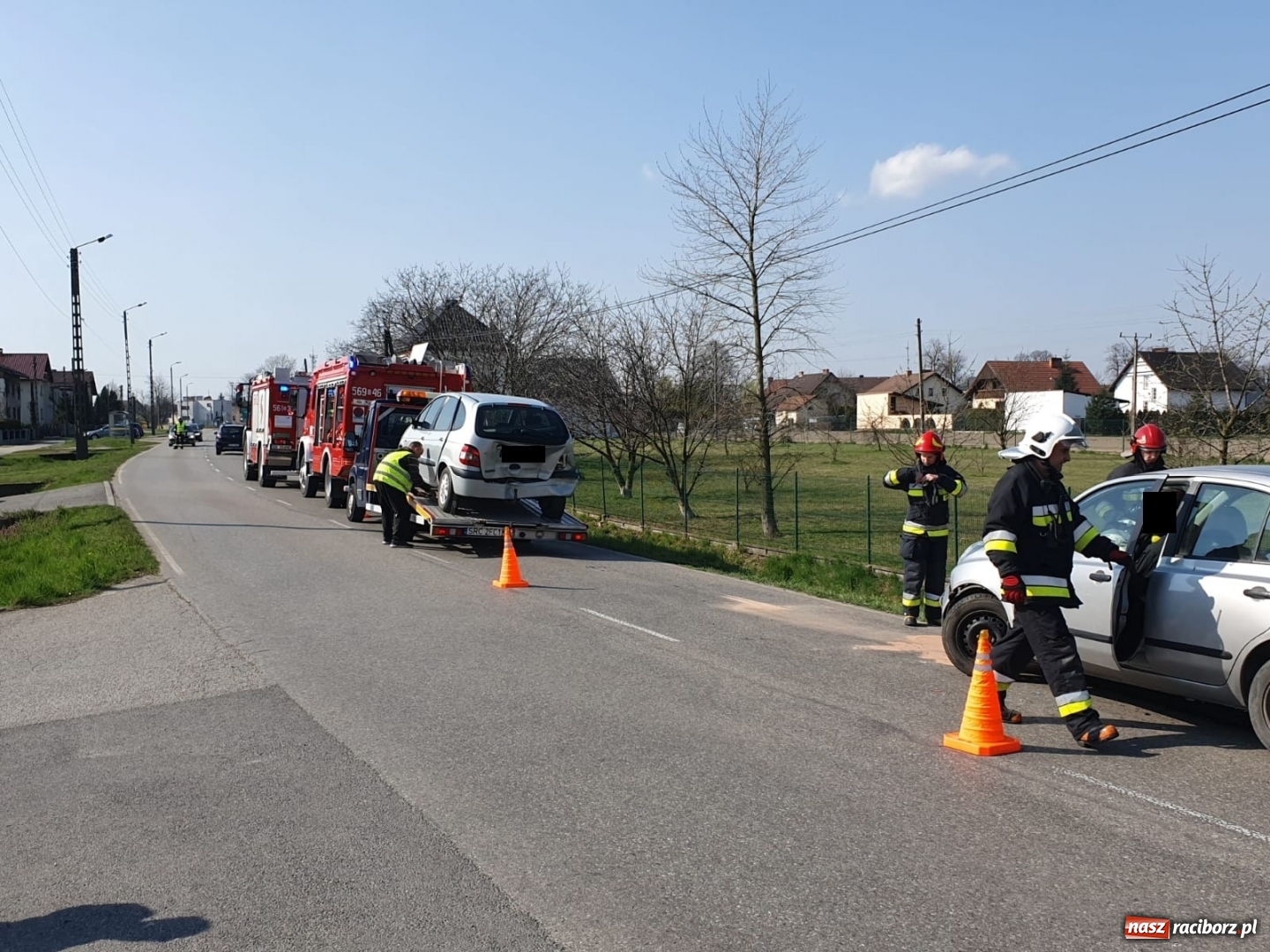 Zdjęcie w galerii na portalu naszraciborz.pl: Nissan i renault zderzyły się w Chałupkach  wiadomości z regionu