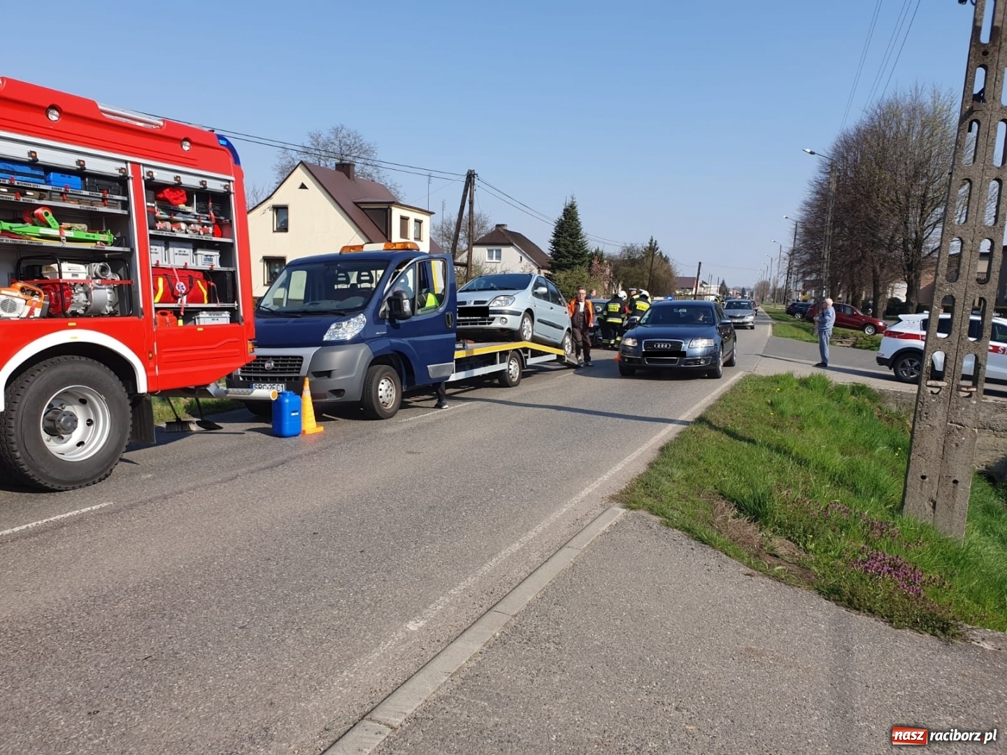 Zdjęcie w galerii na portalu naszraciborz.pl: Nissan i renault zderzyły się w Chałupkach  wiadomości z regionu
