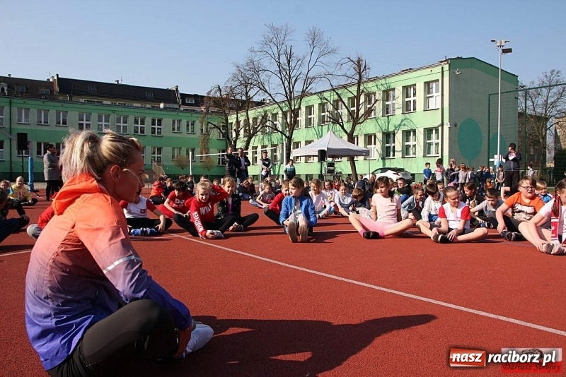 Zdjęcie w galerii na portalu naszraciborz.pl: Uczniowie SP 13 trenowali z Justyną Święty-Ersetic wiadomości z regionu