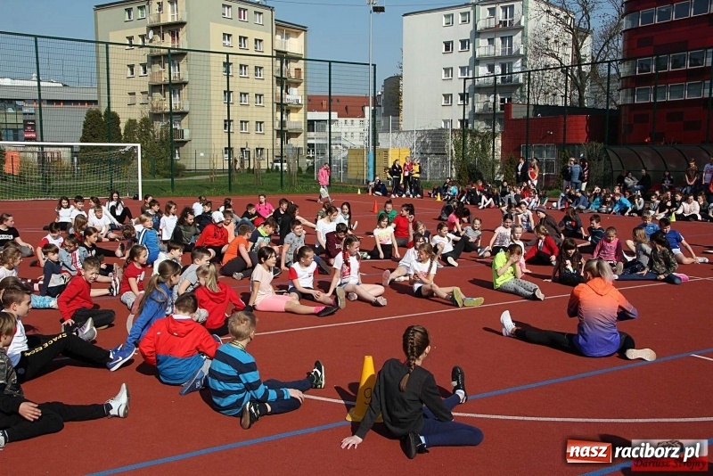 Zdjęcie w galerii na portalu naszraciborz.pl: Uczniowie SP 13 trenowali z Justyną Święty-Ersetic wiadomości z regionu
