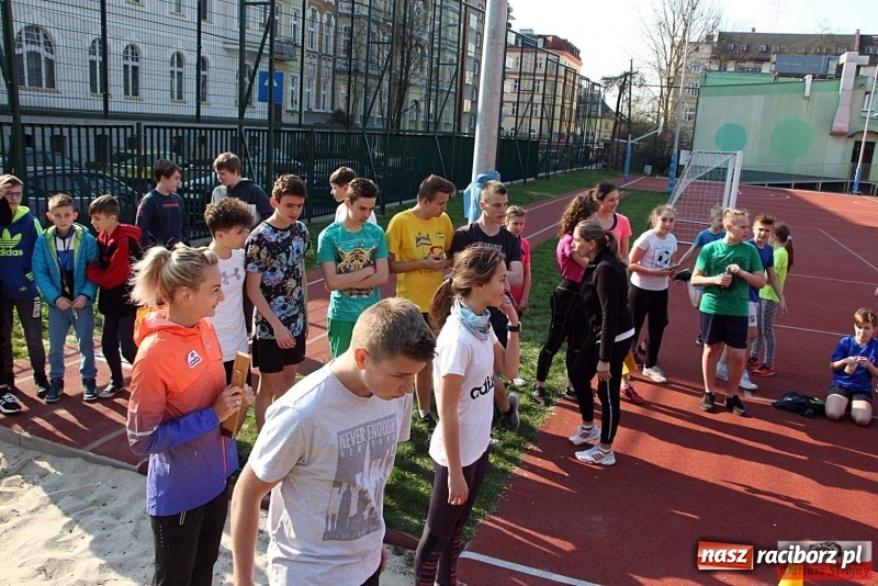 Zdjęcie w galerii na portalu naszraciborz.pl: Uczniowie SP 13 trenowali z Justyną Święty-Ersetic wiadomości z regionu