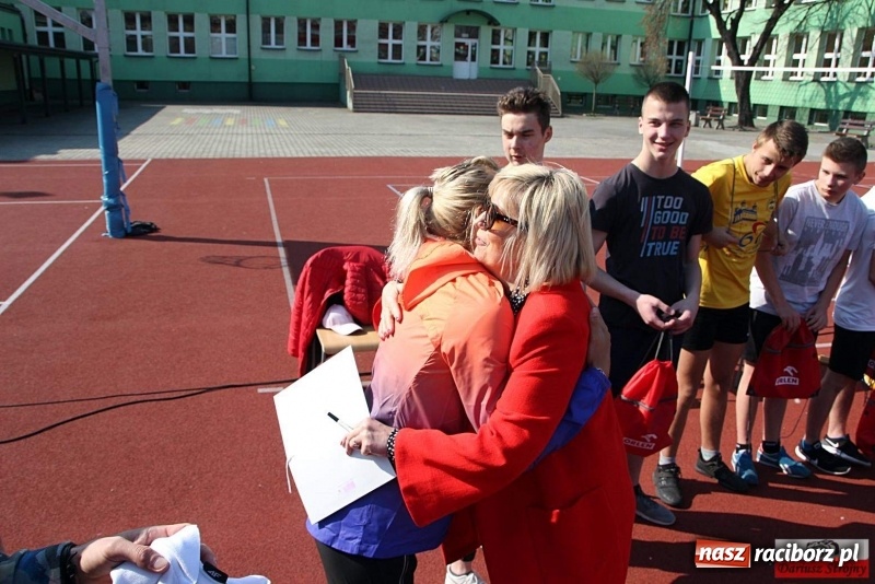 Zdjęcie w galerii na portalu naszraciborz.pl: Uczniowie SP 13 trenowali z Justyną Święty-Ersetic wiadomości z regionu