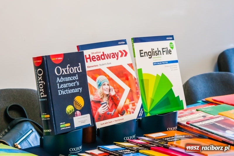 Zdjęcie w galerii na portalu naszraciborz.pl: W PWSZ odbył się I Festiwal Książki Naukowej  wiadomości z regionu