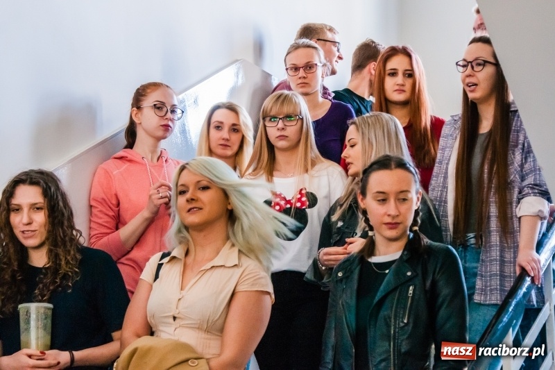 Zdjęcie w galerii na portalu naszraciborz.pl: W PWSZ odbył się I Festiwal Książki Naukowej  wiadomości z regionu