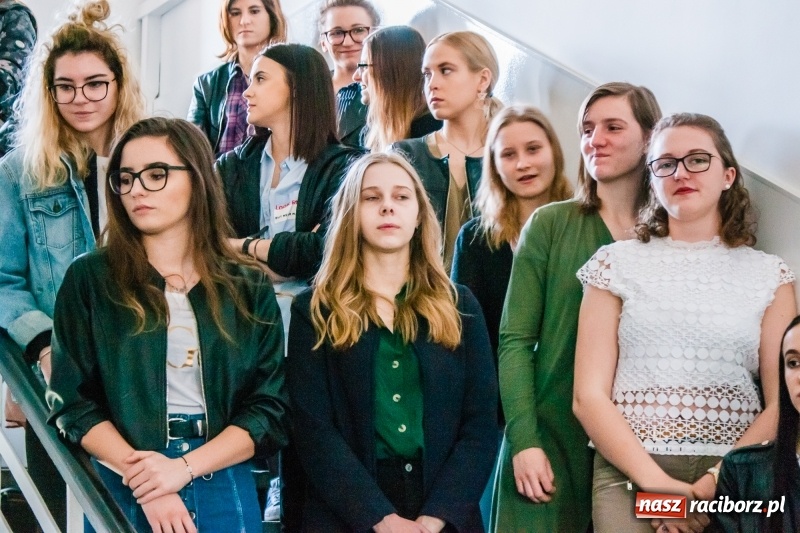 Zdjęcie w galerii na portalu naszraciborz.pl: W PWSZ odbył się I Festiwal Książki Naukowej  wiadomości z regionu