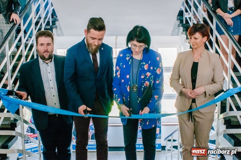 Zdjęcie w galerii na portalu naszraciborz.pl: W PWSZ odbył się I Festiwal Książki Naukowej  wiadomości z regionu