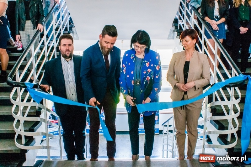 Zdjęcie w galerii na portalu naszraciborz.pl: W PWSZ odbył się I Festiwal Książki Naukowej  wiadomości z regionu