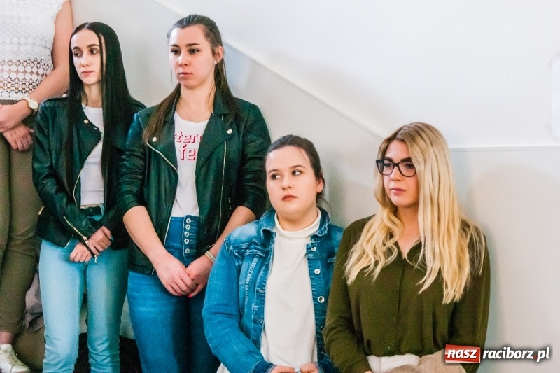 Zdjęcie w galerii na portalu naszraciborz.pl: W PWSZ odbył się I Festiwal Książki Naukowej  wiadomości z regionu