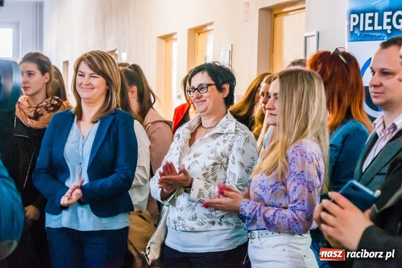 Zdjęcie w galerii na portalu naszraciborz.pl: W PWSZ odbył się I Festiwal Książki Naukowej  wiadomości z regionu