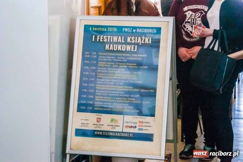 Zdjęcie w galerii na portalu naszraciborz.pl: W PWSZ odbył się I Festiwal Książki Naukowej  wiadomości z regionu