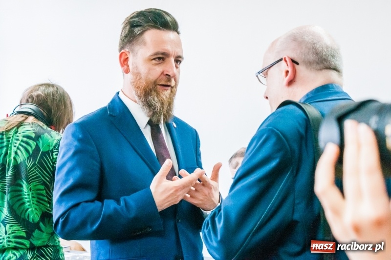 Zdjęcie w galerii na portalu naszraciborz.pl: W PWSZ odbył się I Festiwal Książki Naukowej  wiadomości z regionu