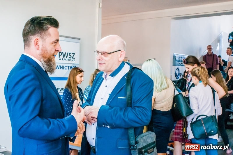 Zdjęcie w galerii na portalu naszraciborz.pl: W PWSZ odbył się I Festiwal Książki Naukowej  wiadomości z regionu