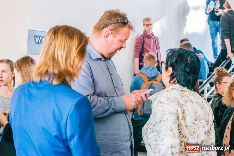 Zdjęcie w galerii na portalu naszraciborz.pl: W PWSZ odbył się I Festiwal Książki Naukowej  wiadomości z regionu