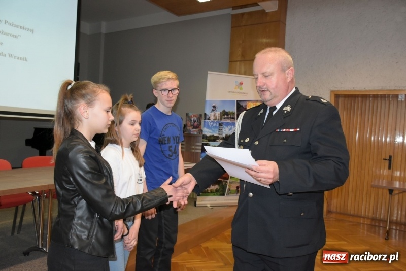 Zdjęcie w galerii na portalu naszraciborz.pl: Młodzież zapobiega pożarom. Turniej wiedzy pożarniczej  wiadomości z regionu