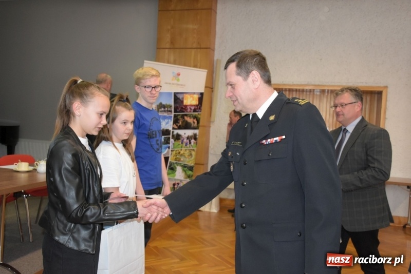 Zdjęcie w galerii na portalu naszraciborz.pl: Młodzież zapobiega pożarom. Turniej wiedzy pożarniczej  wiadomości z regionu