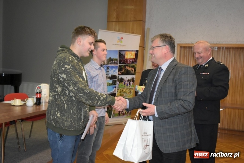 Zdjęcie w galerii na portalu naszraciborz.pl: Młodzież zapobiega pożarom. Turniej wiedzy pożarniczej  wiadomości z regionu