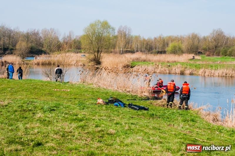 Zdjęcie w galerii na portalu naszraciborz.pl: Mega City wyciągnęło ze żwirowni zatopionego forda [FOTO i WIDEO] wiadomości z regionu