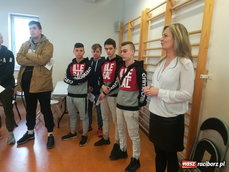 Zdjęcie w galerii na portalu naszraciborz.pl: Wychowankowie MOW Rudy rywalizowali w grach logicznych wiadomości z regionu