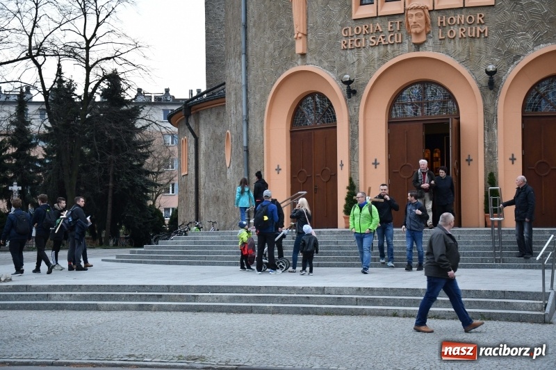 Zdjęcie w galerii na portalu naszraciborz.pl: Podjęli wyzwanie Ekstremalnej Drogi Krzyżowej [FOTO] wiadomości z regionu
