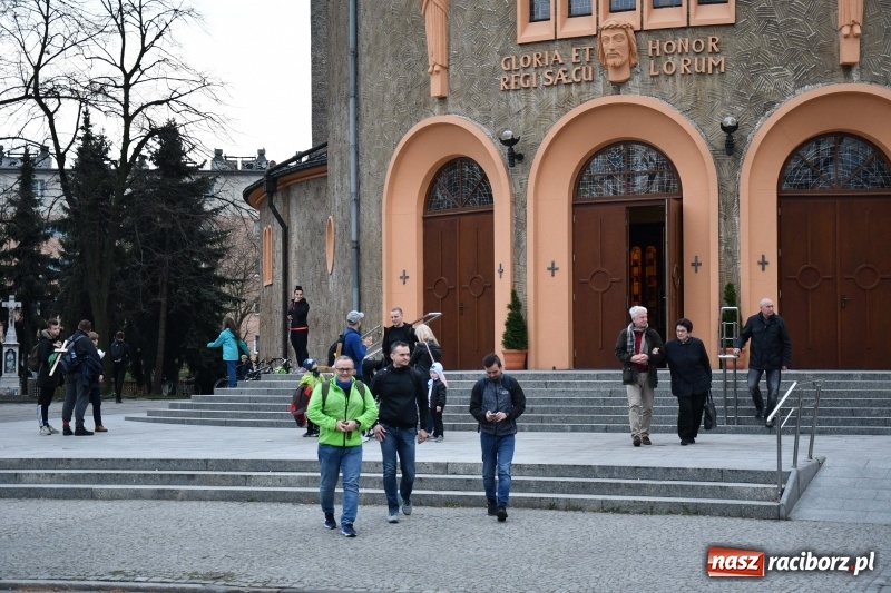 Zdjęcie w galerii na portalu naszraciborz.pl: Podjęli wyzwanie Ekstremalnej Drogi Krzyżowej [FOTO] wiadomości z regionu
