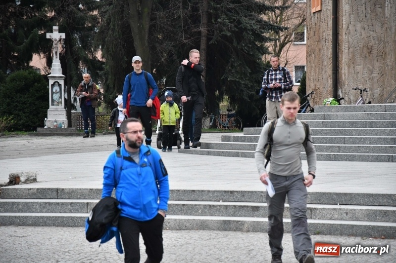 Zdjęcie w galerii na portalu naszraciborz.pl: Podjęli wyzwanie Ekstremalnej Drogi Krzyżowej [FOTO] wiadomości z regionu