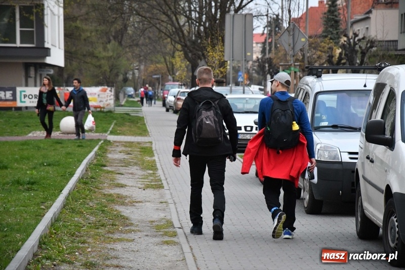 Zdjęcie w galerii na portalu naszraciborz.pl: Podjęli wyzwanie Ekstremalnej Drogi Krzyżowej [FOTO] wiadomości z regionu