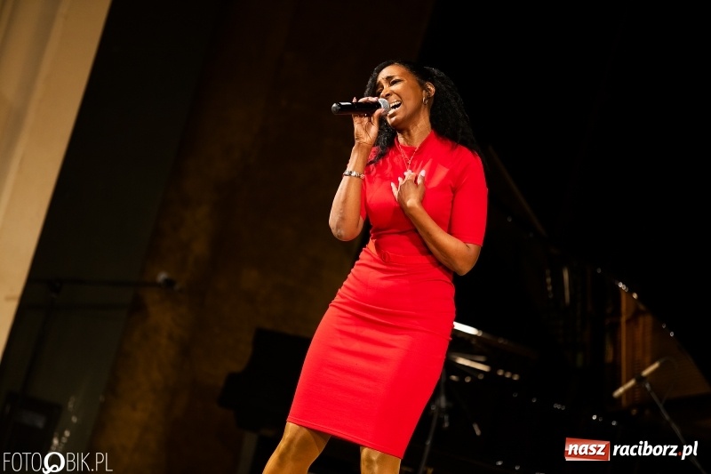 Zdjęcie w galerii na portalu naszraciborz.pl: Po raz siódmy śpiewali po hiszpańsku wiadomości z regionu