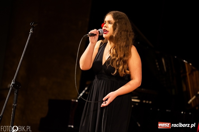 Zdjęcie w galerii na portalu naszraciborz.pl: Po raz siódmy śpiewali po hiszpańsku wiadomości z regionu