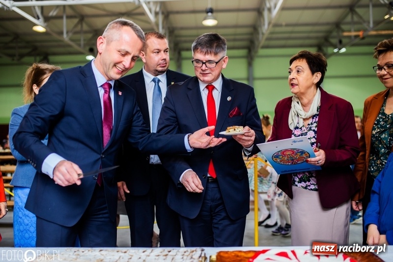 Zdjęcie w galerii na portalu naszraciborz.pl: Racibórz w końcu pokazał się na Wielkanocnych Stołach w Pietrowicach Wielkich wiadomości z regionu