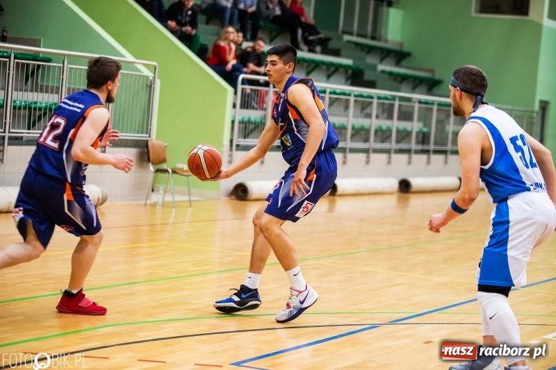Zdjęcie w galerii na portalu naszraciborz.pl: Dreszczowiec w Arenie Rafako. Raciborska Ofensywa wygrała jednym punktem! [FOTO i WIDEO] wiadomości z regionu